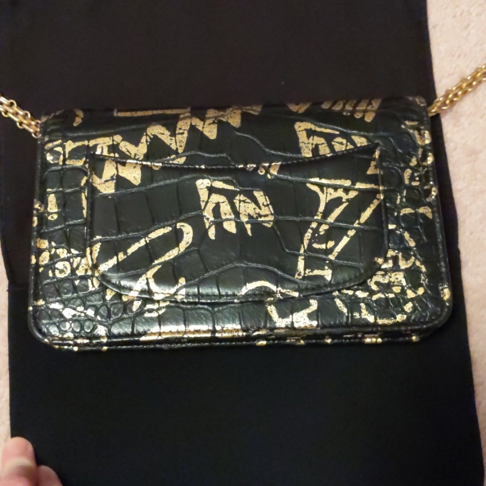 SOLD CHANEL*RARE* Paris-New York 2019 Graffiti WOC - Picture 12 of 16